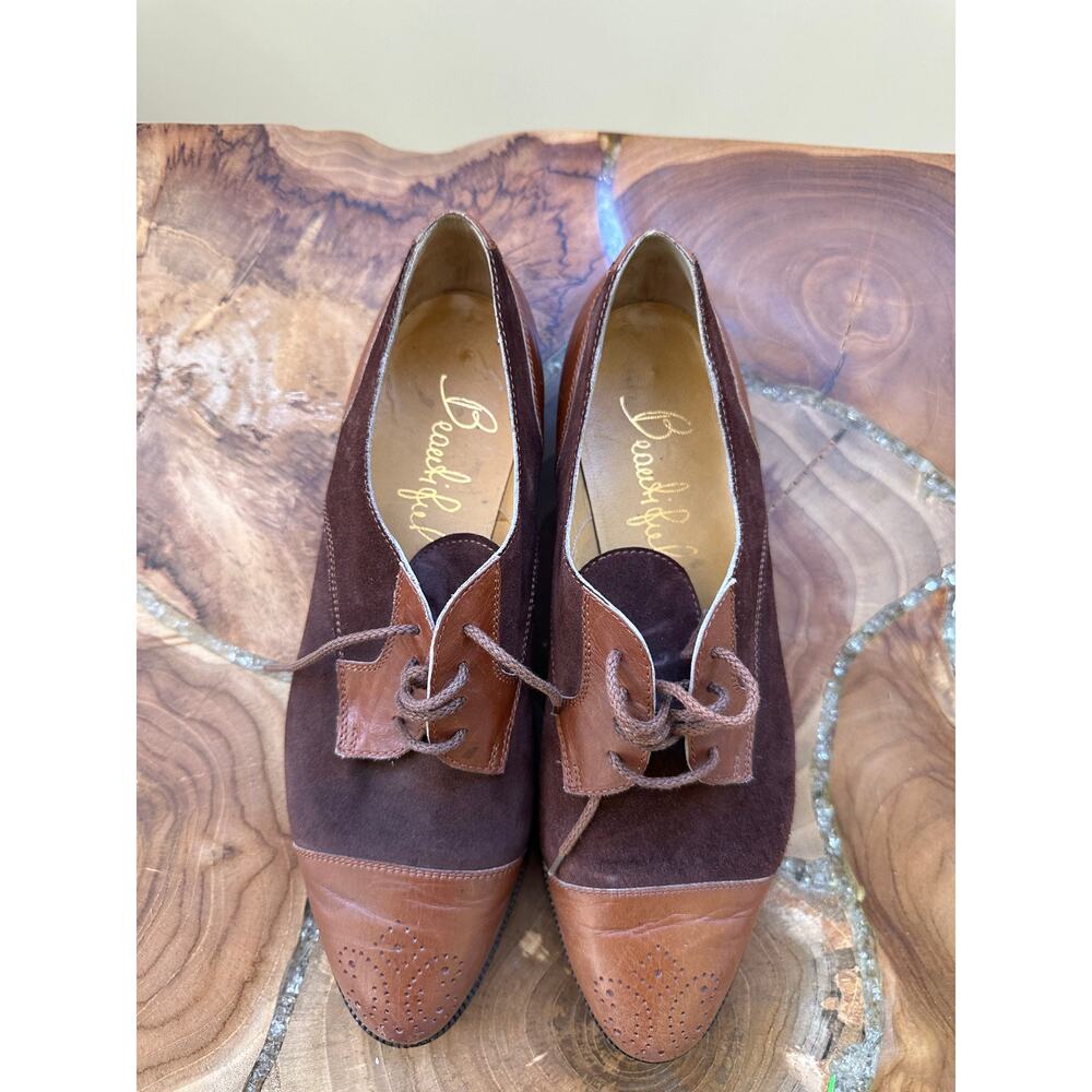 USED Beautiful women's oxfords Size 7.5 (026)